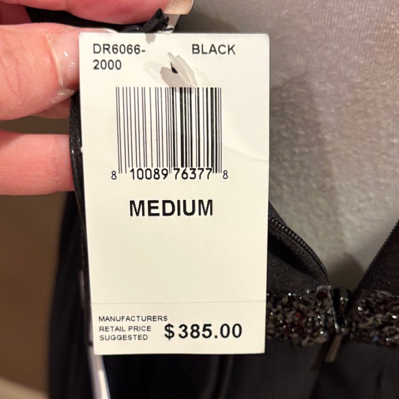 Elegant Black Midi Dress with Plunging Neckline - Picture 8 of 8